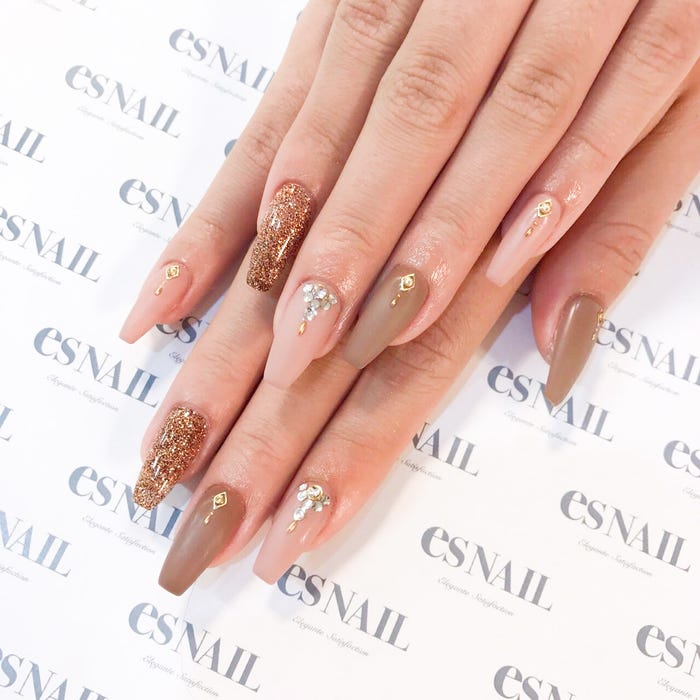 いつもと違った雰囲気にドキッ/画像提供:esNAIL