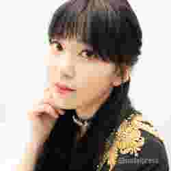 Iz One宮脇咲良 Mステ本番前を直撃 最新曲で黒髪ロングに Akb48メンバーとは話した インタビュー モデルプレス
