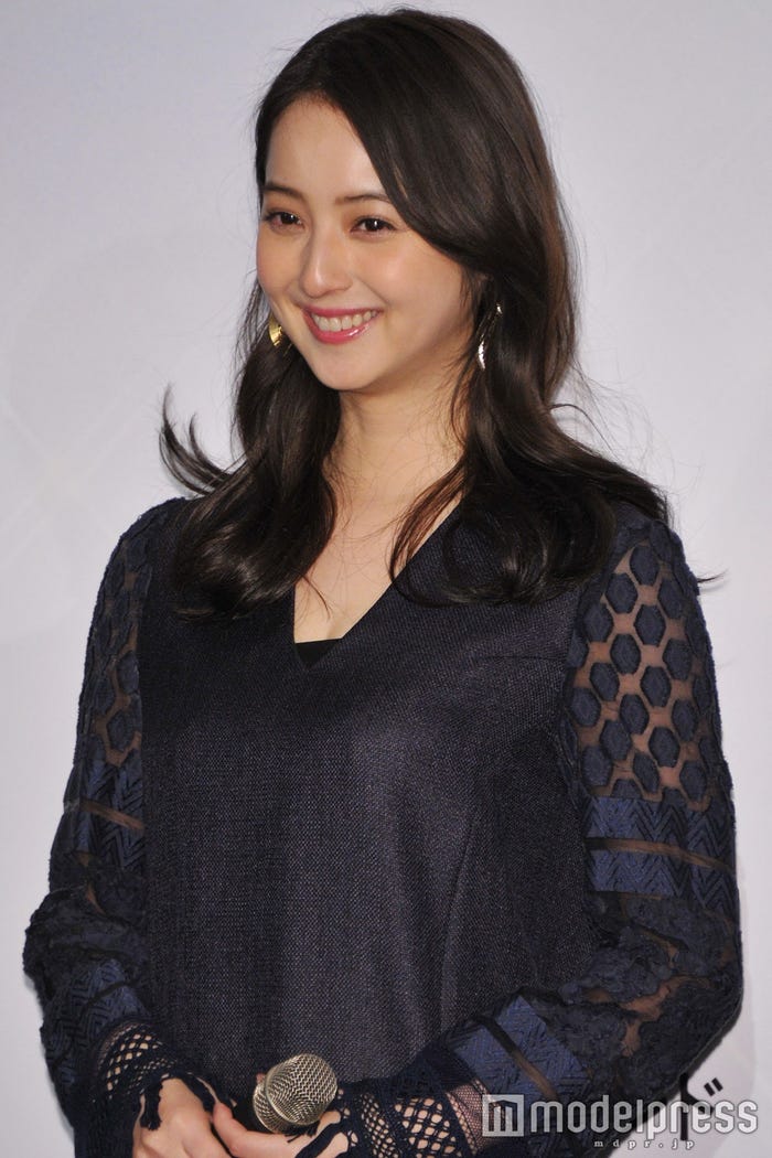 流し前髪で女性らしさも/佐々木希(C)モデルプレス