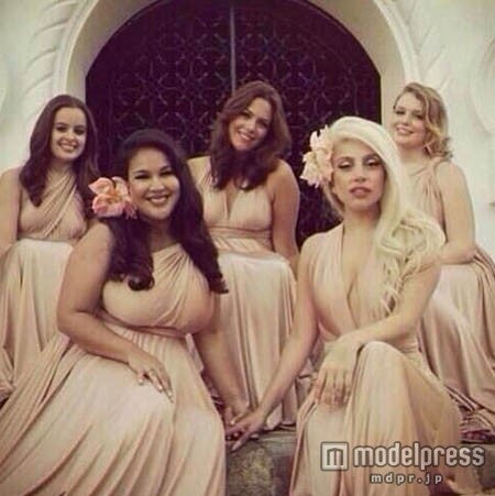 レディー・ガガ、大事なイベントに意外なドレスで出席