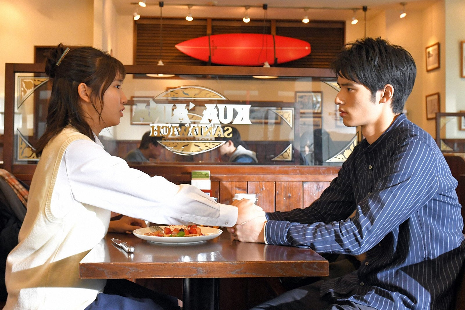 小野莉奈、岡田健史／「中学聖日記」第8話より（C）TBS