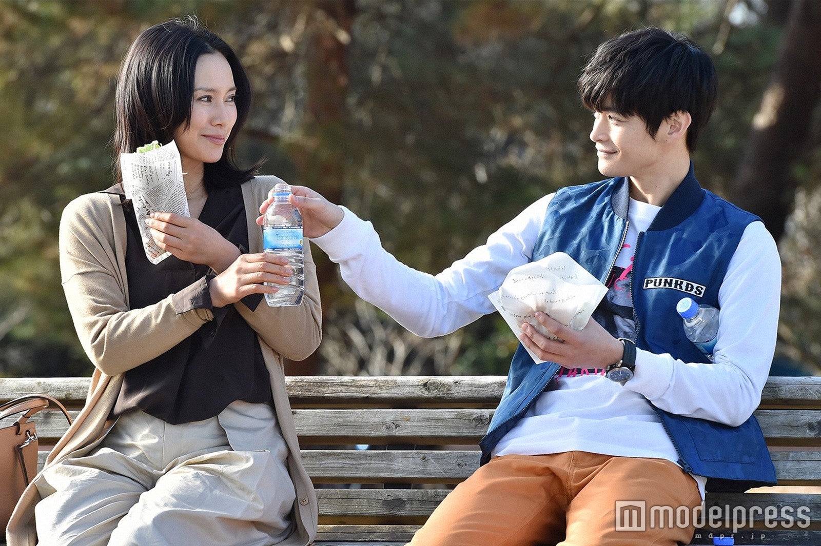 中谷美紀、瀬戸康史「私 結婚できないんじゃなくて、しないんです」第6話・場面カット（C）TBS