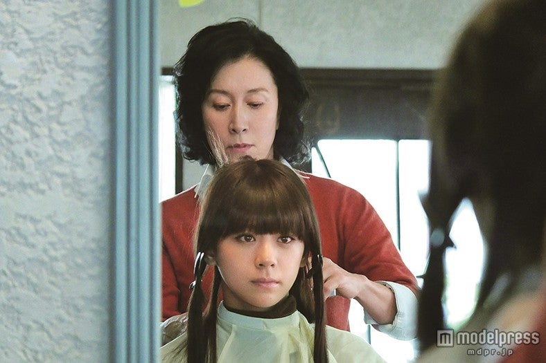 髪をばっさりカット（C）2015「レインツリーの国」製作委員会