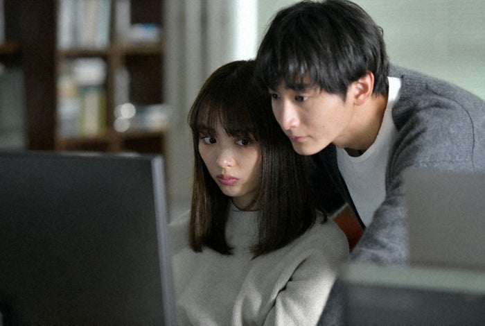 内田理央、小関裕太/「来世ではちゃんとします」第2話より(C)「来世ではちゃんとします」製作委員会