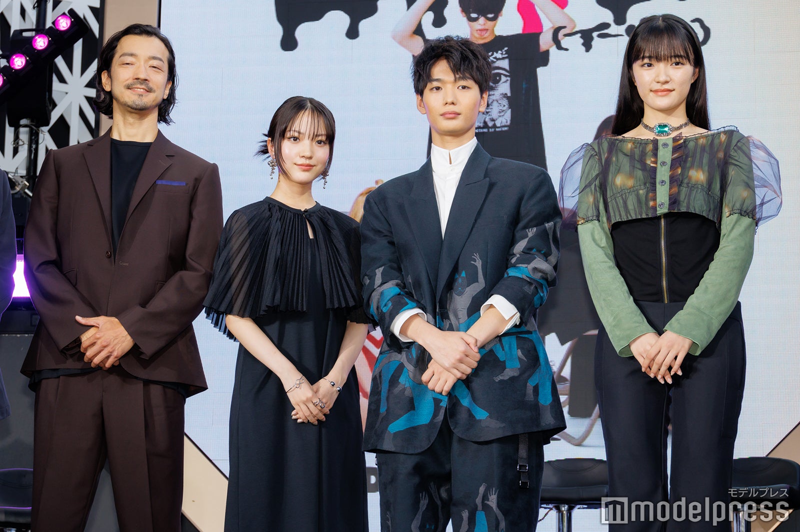 （左から）金子ノブアキ、伊礼姫奈、青木柚、服部樹咲（C）モデルプレス