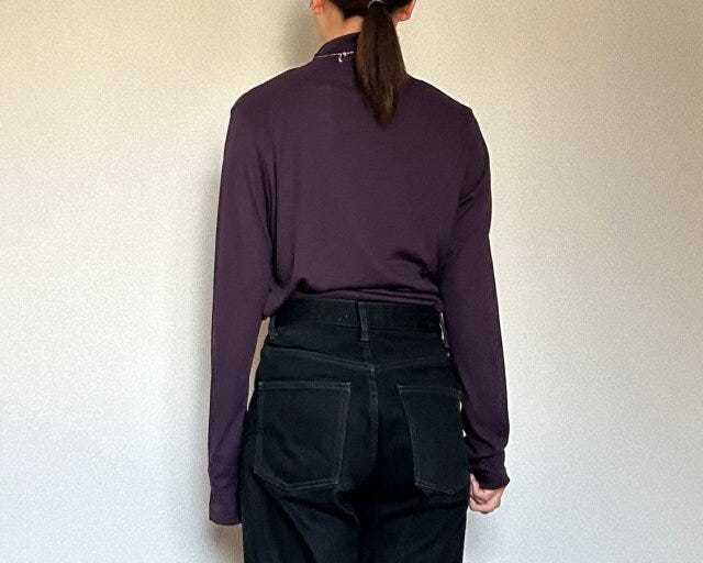 ユニクロ　シアージャージータートルネックT　バックスタイル