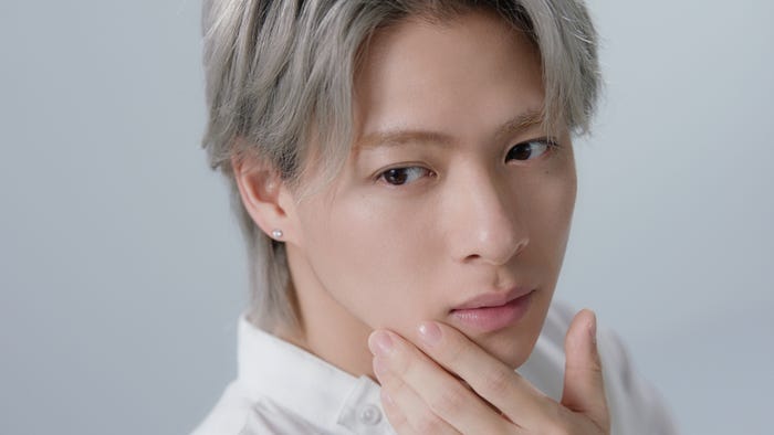 平野紫耀/新CM「冷やし雪肌精で涼感美白」篇より(提供写真)