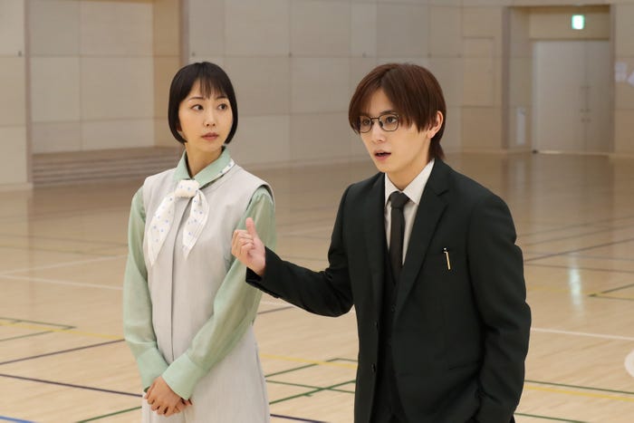 木南晴夏、山田涼介「ビリオン×スクール」第10話より(C)フジテレビ