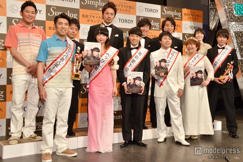 【後列左から】川ちゃん（ガレッジセール）、菅（ロザン）、北見（ベイビーギャング）、向井（パンサー）、齋藤（ジャングルポケット）、箕輪はるか（ハリセンボン）
【前列左から】ゴリ（ガレッジセール）、小川（スパイク）、綾部（ピース）、井上（NON STYLE)、近藤春菜（ハリセンボン）、村本（ウーマンラッシュアワー）
