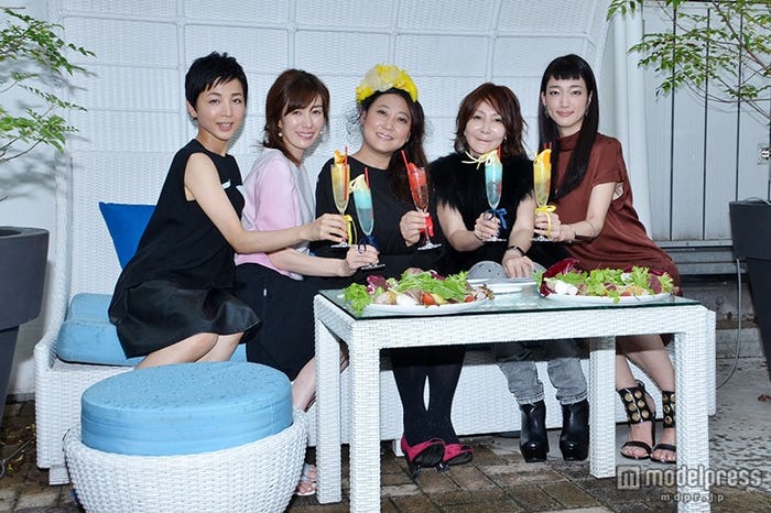 (左から)早織、ともさかりえ、友近、YOU、入山法子