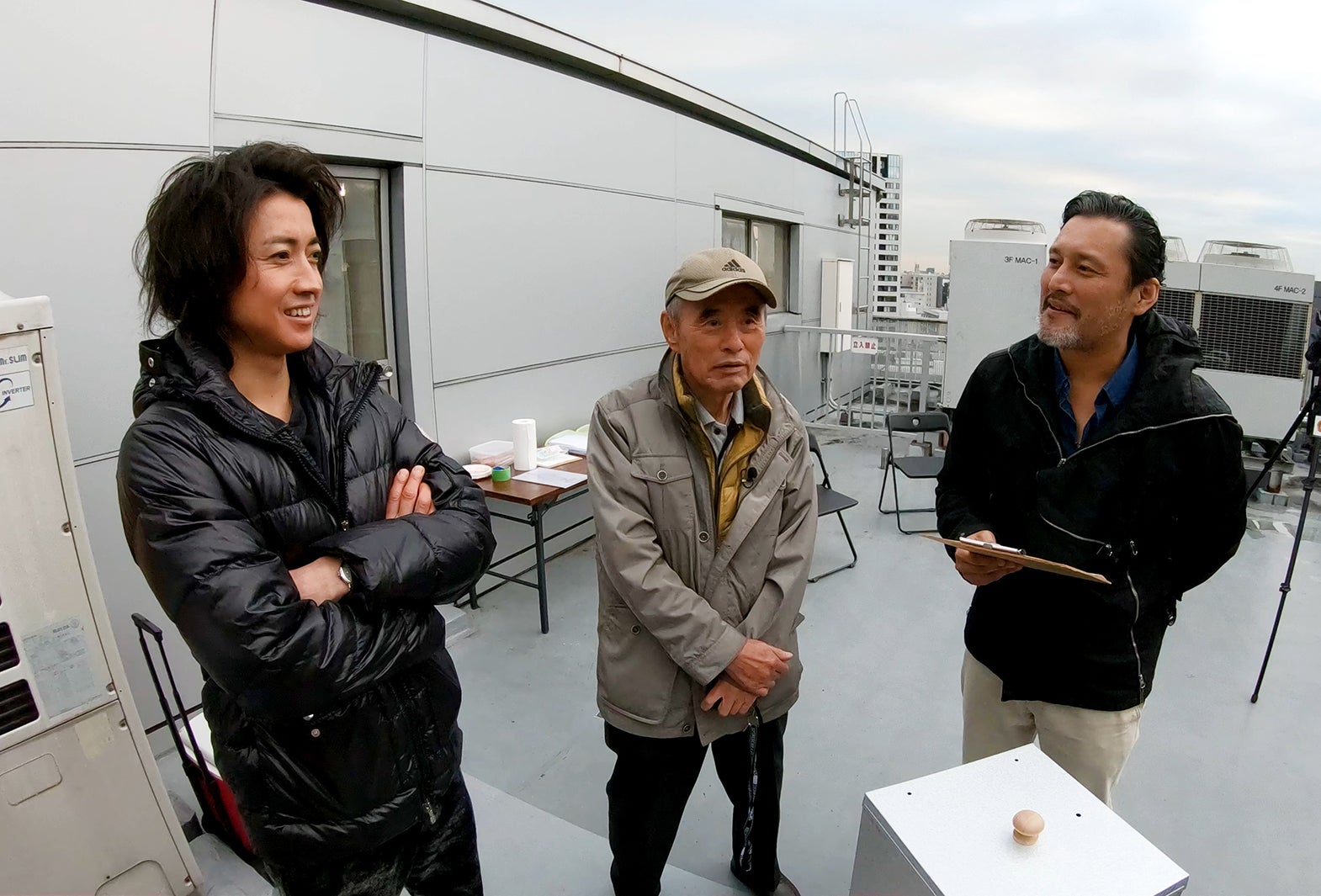 藤原竜也（左）（C）「藤原竜也の二回道」製作委員会