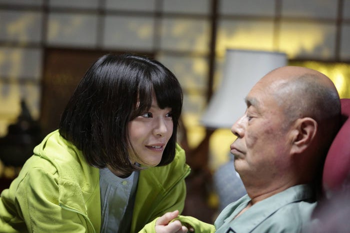 岸井ゆきの、伊武雅刀/「モンテ・クリスト伯 ー華麗なる復讐ー」第4話より(C)フジテレビ