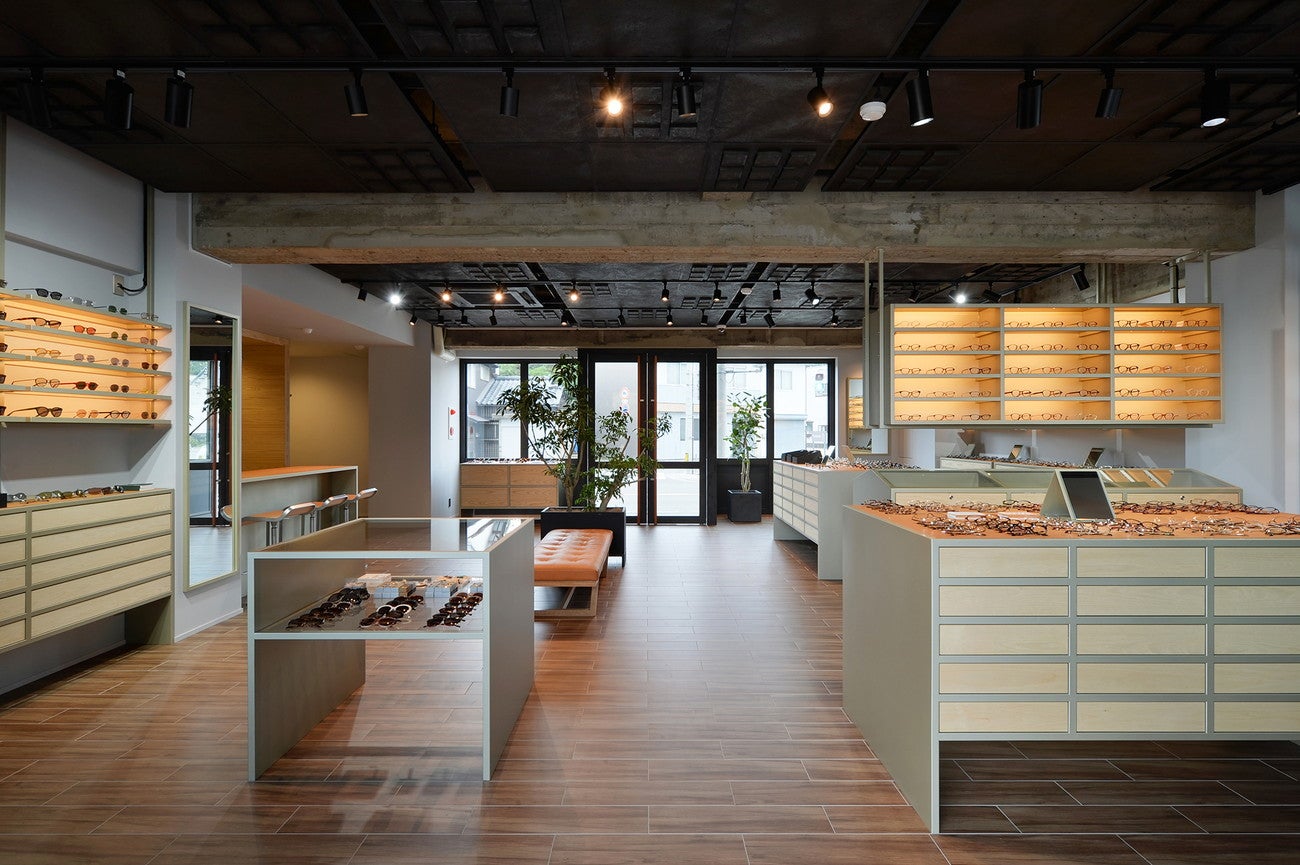 鯖江市にあるBOSTON CLUBのショップ。様々な種類のメガネが揃う／提供画像