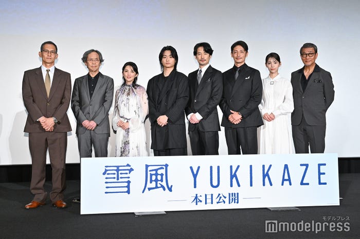 (左より)山田敏久監督、長谷川康夫氏、田中麗奈、奥平大兼、竹野内豊、玉木宏、當真あみ、中井貴一(C)モデルプレス