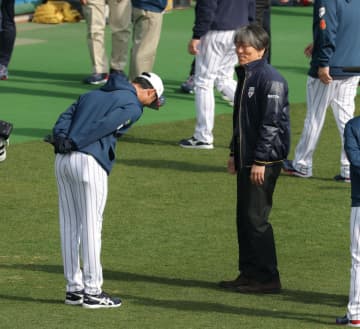 侍ジャパン ダルビッシュの人柄にじんだワンシーン 松井秀喜氏に深々と一礼「お会いできてうれしかった」3年前も野茂英雄氏に