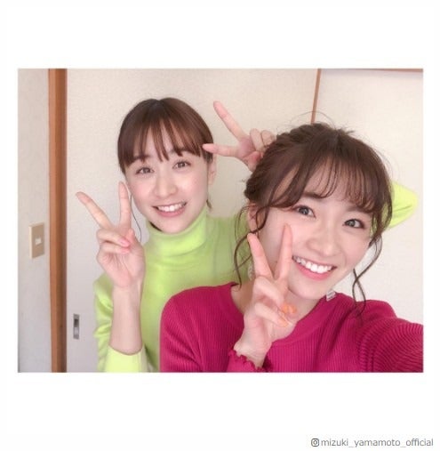 山本美月＆岡崎紗絵“姉妹ショット”「可愛すぎ」「最強の2人」の声