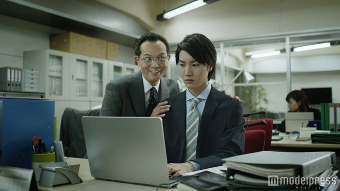 (左から)緋田康人、桜田通