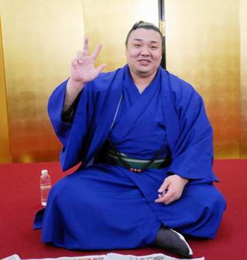 約束果たした霧島、娘からのキツイ助言を明かし苦笑い「心が痛かった」大相撲春場所制覇から一夜明け