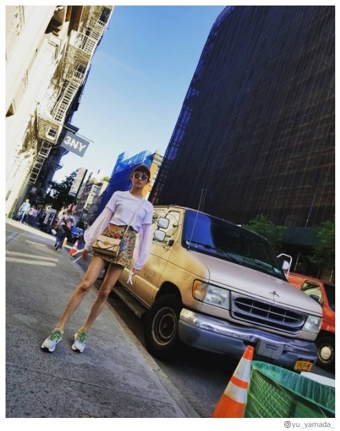 山田優の圧巻スラリ美脚に釘付け「スタイル抜群」「羨ましい」と絶賛の声