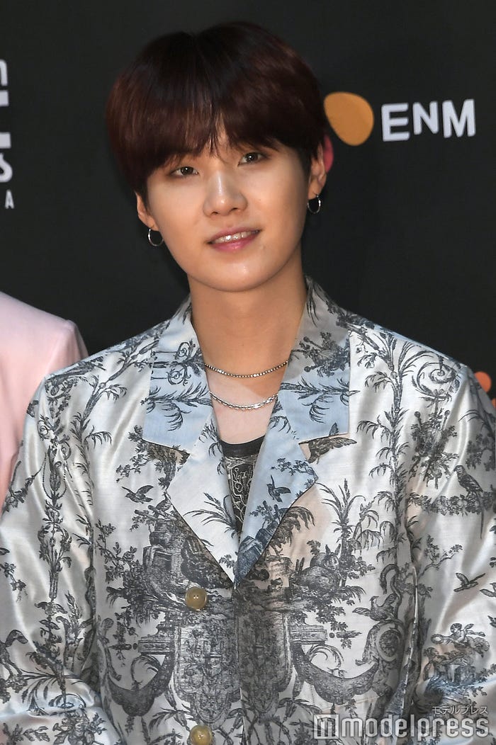 SUGA (C)モデルプレス