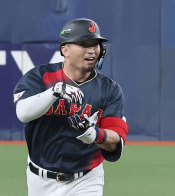 侍ジャパン 試合前円陣で中継には映らなかったシーン 松田コーチが「北山～！」→全力ダッシュで円陣中央へ 必死に改訂お茶ポーズ披露→再考指令の大谷も「ハハハッ！」