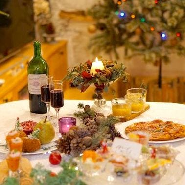 気分を盛り上げるクリスマスパーティーの飾り付け特集 部屋を彩るおしゃれな装飾 モデルプレス 気分を盛り上げるクリスマスパーティーの飾り付け特集 部屋を彩るおしゃれな装飾 モデルプレス