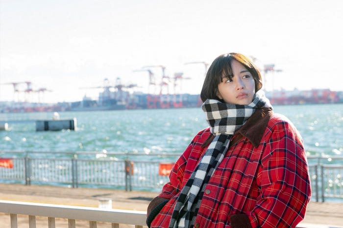 広瀬すず/「夕暮れに、手をつなぐ」第3話より(C)TBS