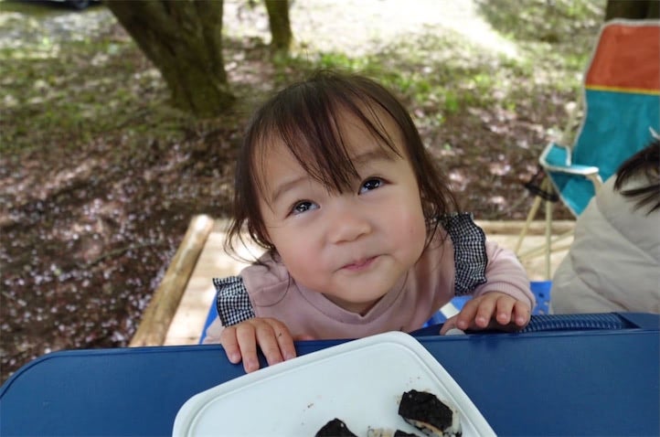 山本圭壱、愛娘・にこりちゃんが変顔連発 多彩な表情に「さすがけいちょんの娘」