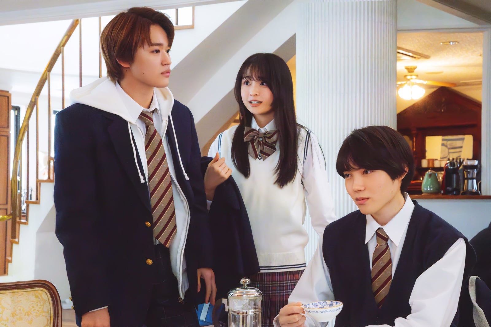 大倉空人、林芽亜里、小泉光咲「熱愛プリンス」第1話（C）青月まどか／「熱愛プリンス」製作委員会・MBS