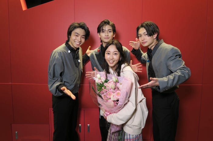 (左から)八村倫太郎、高橋文哉、木南晴夏、綱啓永(C)TBS