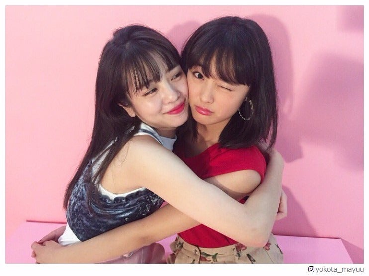 横田真悠＆大友花恋、密着“はぎゅ”ショットにファン歓喜