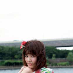 島崎遥香、自身初となる写真集「ぱるる、困る。」誌面ショット(東京)/画像提供:「ぱるる、困る。」(集英社)