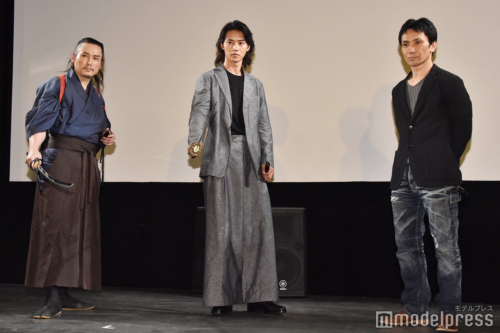 坂口拓、山崎賢人、下村勇二監督 （C）モデルプレス