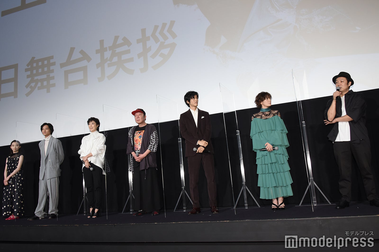 （左から）伊東蒼、藤原季節、寺島しのぶ、古田新太、松坂桃李、田畑智子、????田恵輔監督 （C）モデルプレス