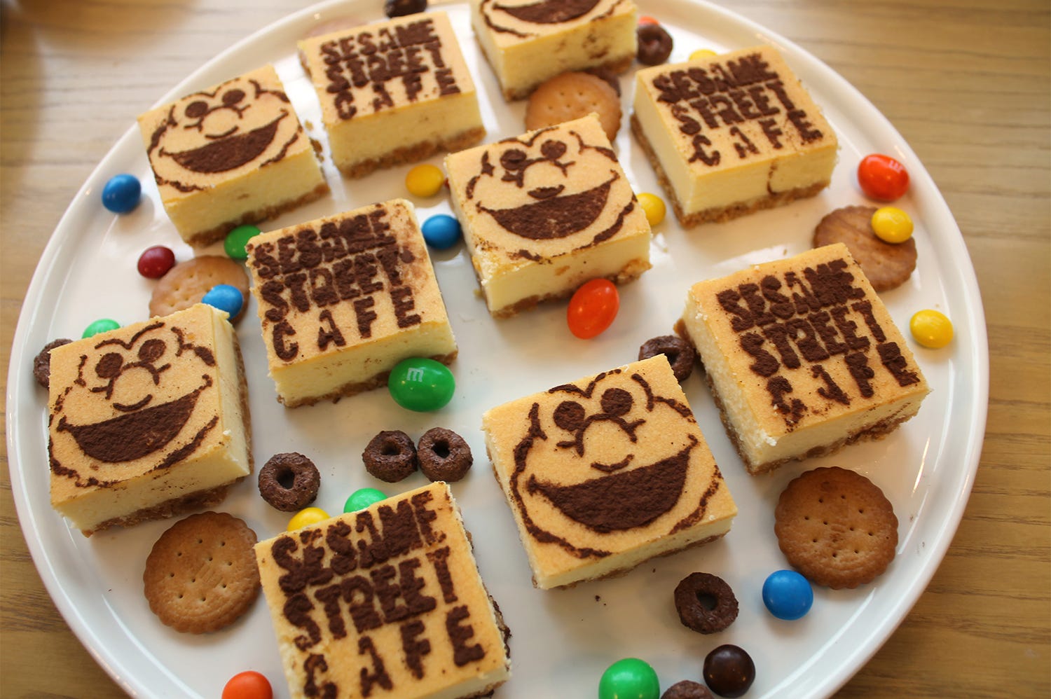 「セサミストリートカフェ」が限定OPEN 可愛いキャラフードがクリスマスを盛り上げる