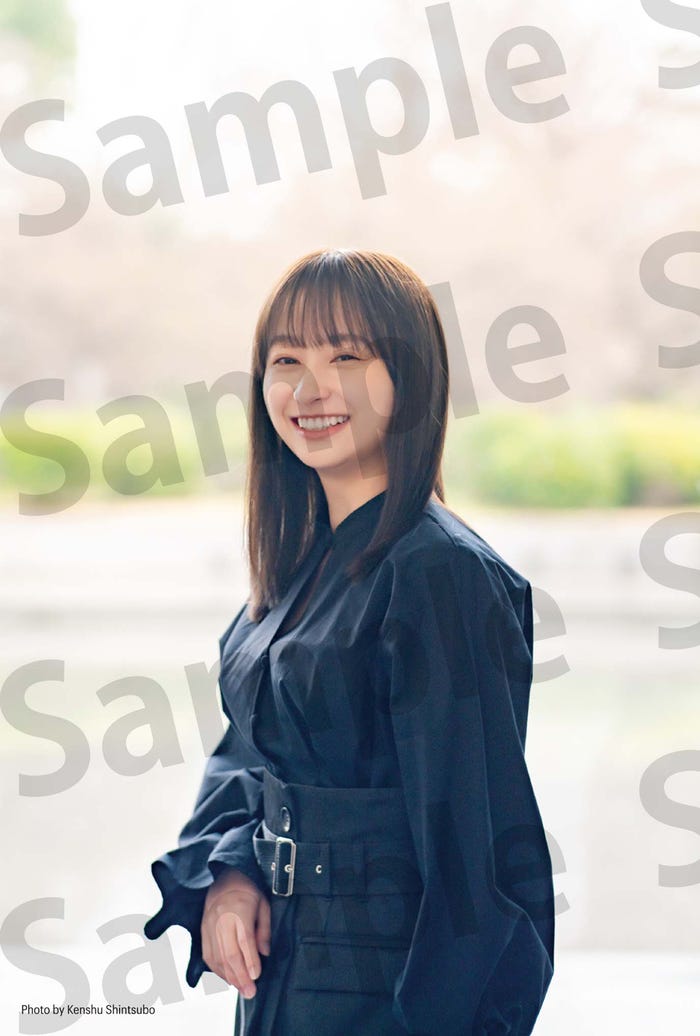 影山優佳 1st写真集「知らないことだらけ」楽天ブックス特典ポストカード/撮影:新津保建秀(扶桑社刊)