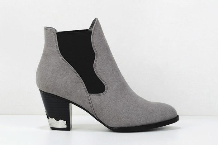 チェルシーヒールブーツ「CHARLES & KEITH」9,612円(税込)/画像提供:CHARLES & KEITH