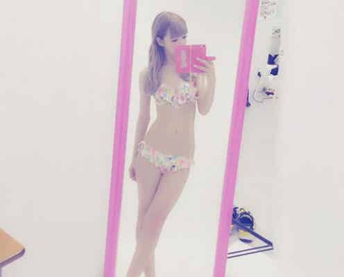 「Popteen」藤田ニコル、ビキニ姿で美くびれ披露 “完璧ボディ”に羨望の眼差し