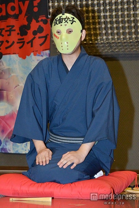 「立川仮面女子」として仮面を被って高座へ