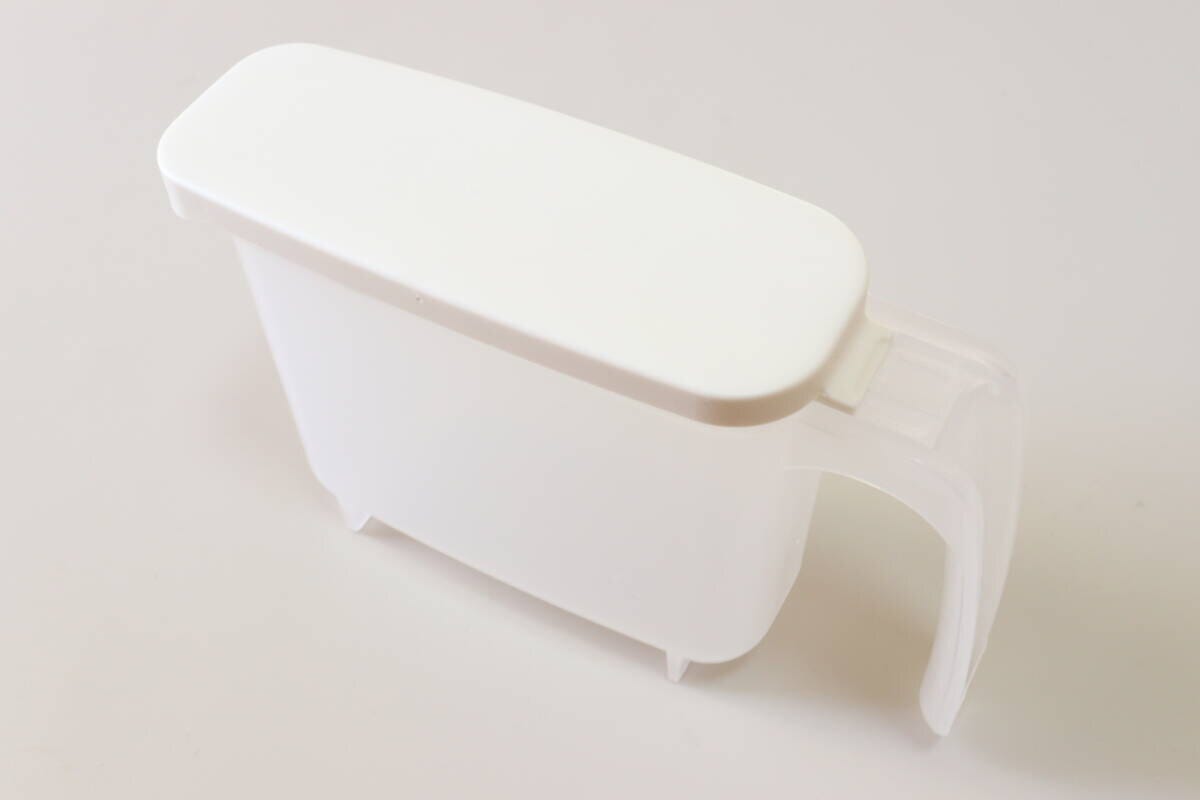 ダイソーの角までフィットしてすくえる調味料ケース