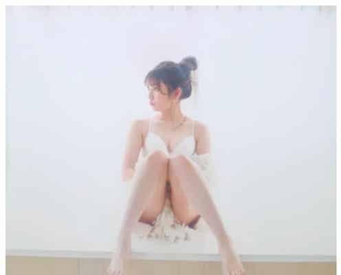 NMB48吉田朱里、くっきり谷間&太ももチラ見せで悩殺「刺激が強い」「絵になる美しさ」