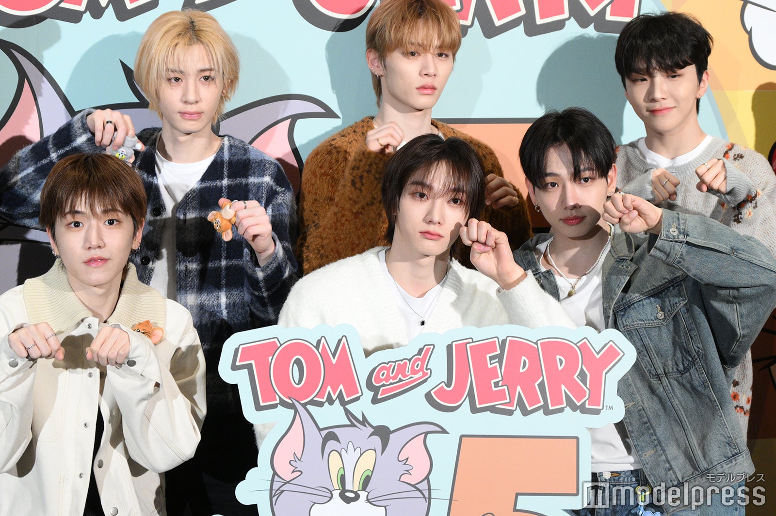 （上段左から）LEEHAN（イハン）、TAESAN（テサン）、WOONHAK（ウナク）（下段左から）RIWOO（リウ）、SUNGHO（ソンホ）、JAEHYUN（ジェヒョン）（C）モデルプレス