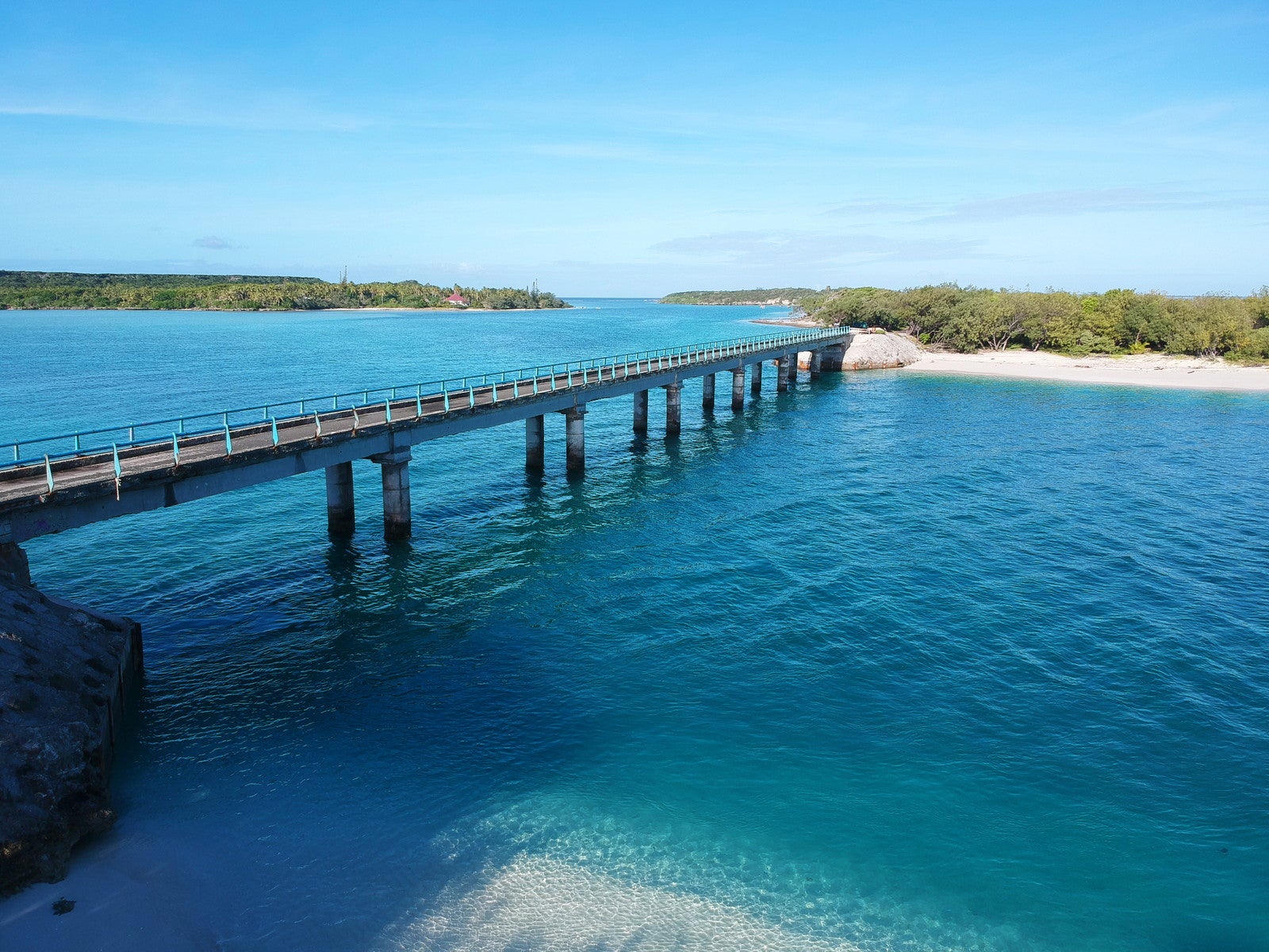 ウベア島～ムリ島間に架かるムリ橋はフォトスポットとして人気（C）Valentin Coutaz NCT
