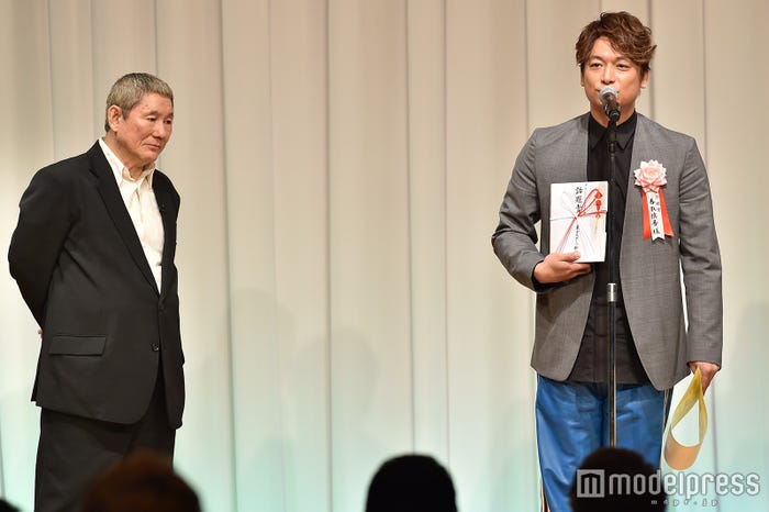 香取慎吾 引退しなくてよかった Smapイジりへの返答スピーチに拍手喝采 第27回東京スポーツ映画大賞 モデルプレス