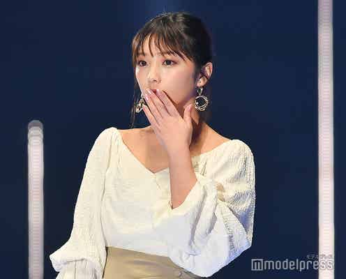 乃木坂46与田祐希、キュートな投げキスにうっとり 胸元ざっくりコーデで魅了<TGC2020 S/S>