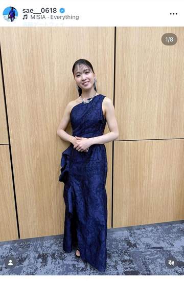 「女優すぎる」「声出た」表彰式ドレスアップで雰囲気激変バレー美女に反響「筋肉も美しい」「見惚れた」「キュンキュン」