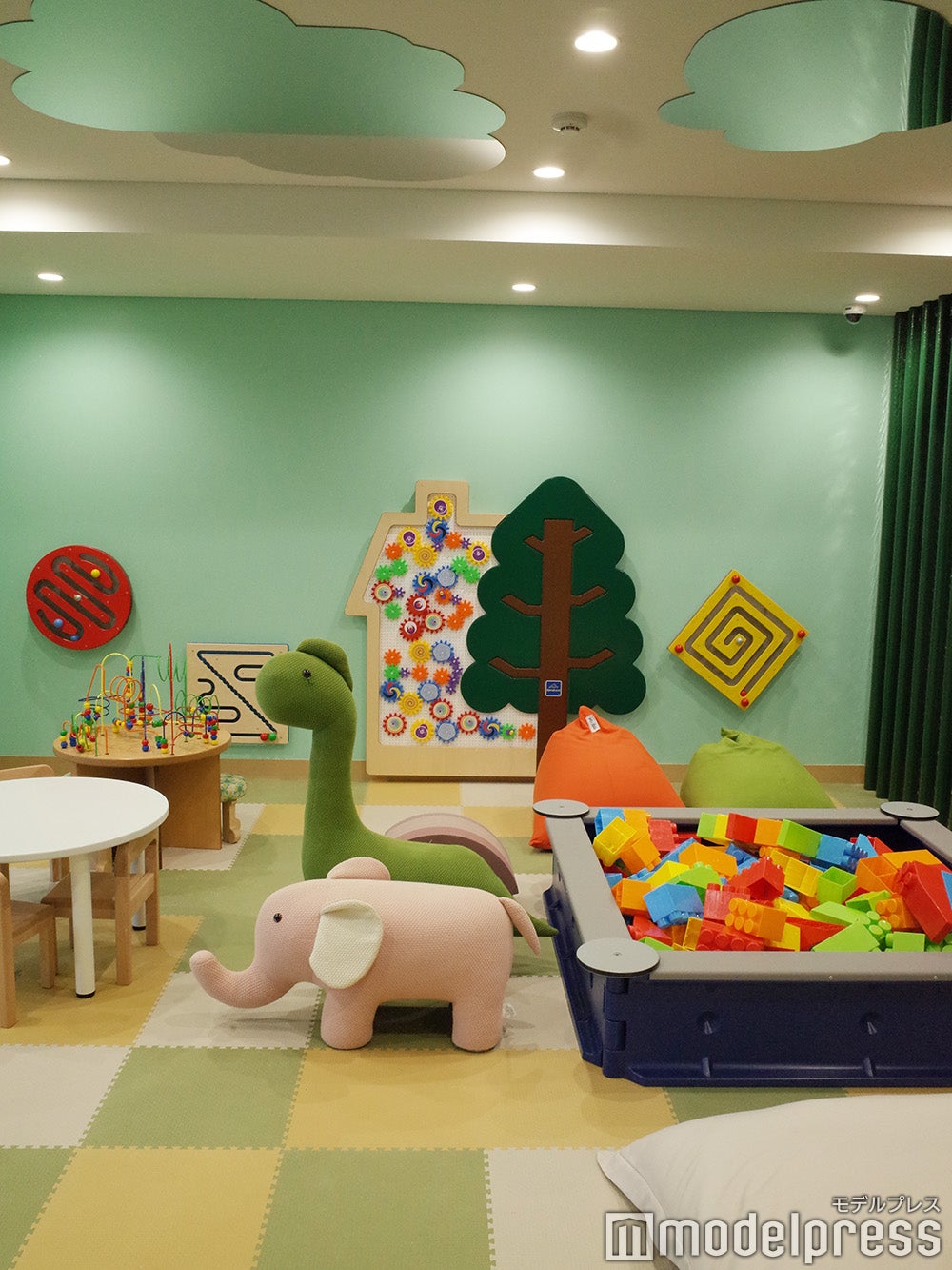 ノゾホテル（C）モデルプレス