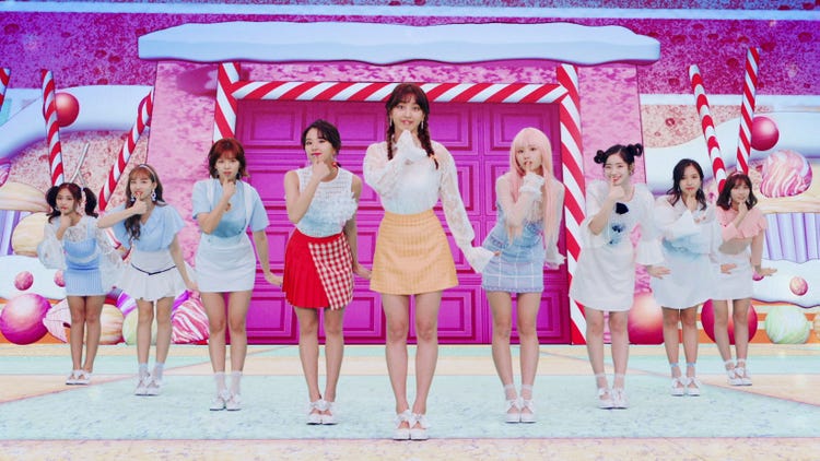 Twice ラブライブ 監督とコラボ アニメ 実写のファンタジックな世界観 モデルプレス Twice ラブライブ 監督とコラボ アニメ 実写のファンタジックな世界観 モデルプレス