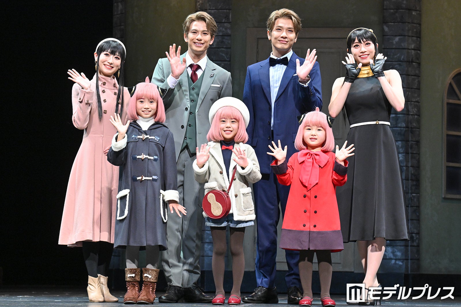 （後列左より）唯月ふうか、森崎ウィン、木内健人、真彩希帆（前列左より）泉谷星奈、古座野叶、真野麗花（C）モデルプレス