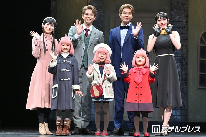 (後列左より)唯月ふうか、森崎ウィン、木内健人、真彩希帆(前列左より)泉谷星奈、古座野叶、真野麗花(C)モデルプレス